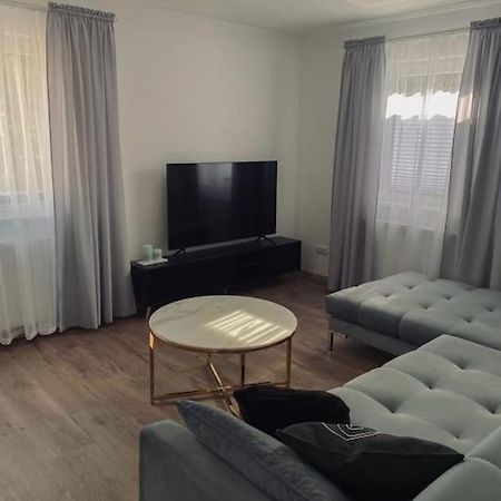 באיירוט Moderne Und Stilvolle 3 Zimmer Wohnung מראה חיצוני תמונה