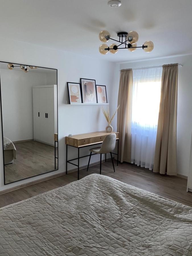 באיירוט Moderne Und Stilvolle 3 Zimmer Wohnung מראה חיצוני תמונה